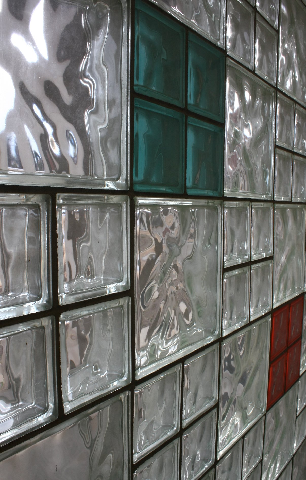 Briques de verre lumineuses et isolantes