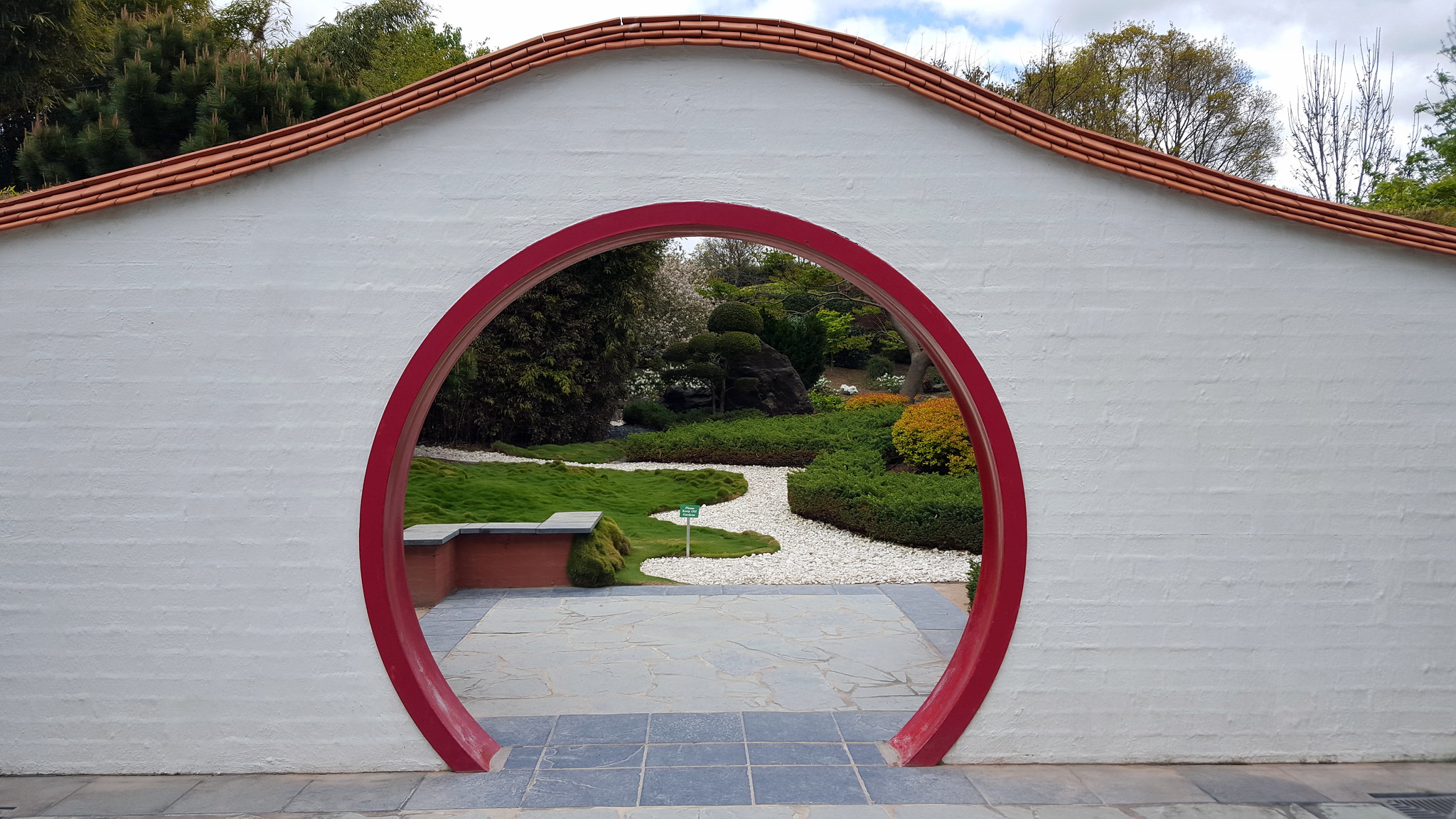 Aménagement de jardin : l’art des portes rondes