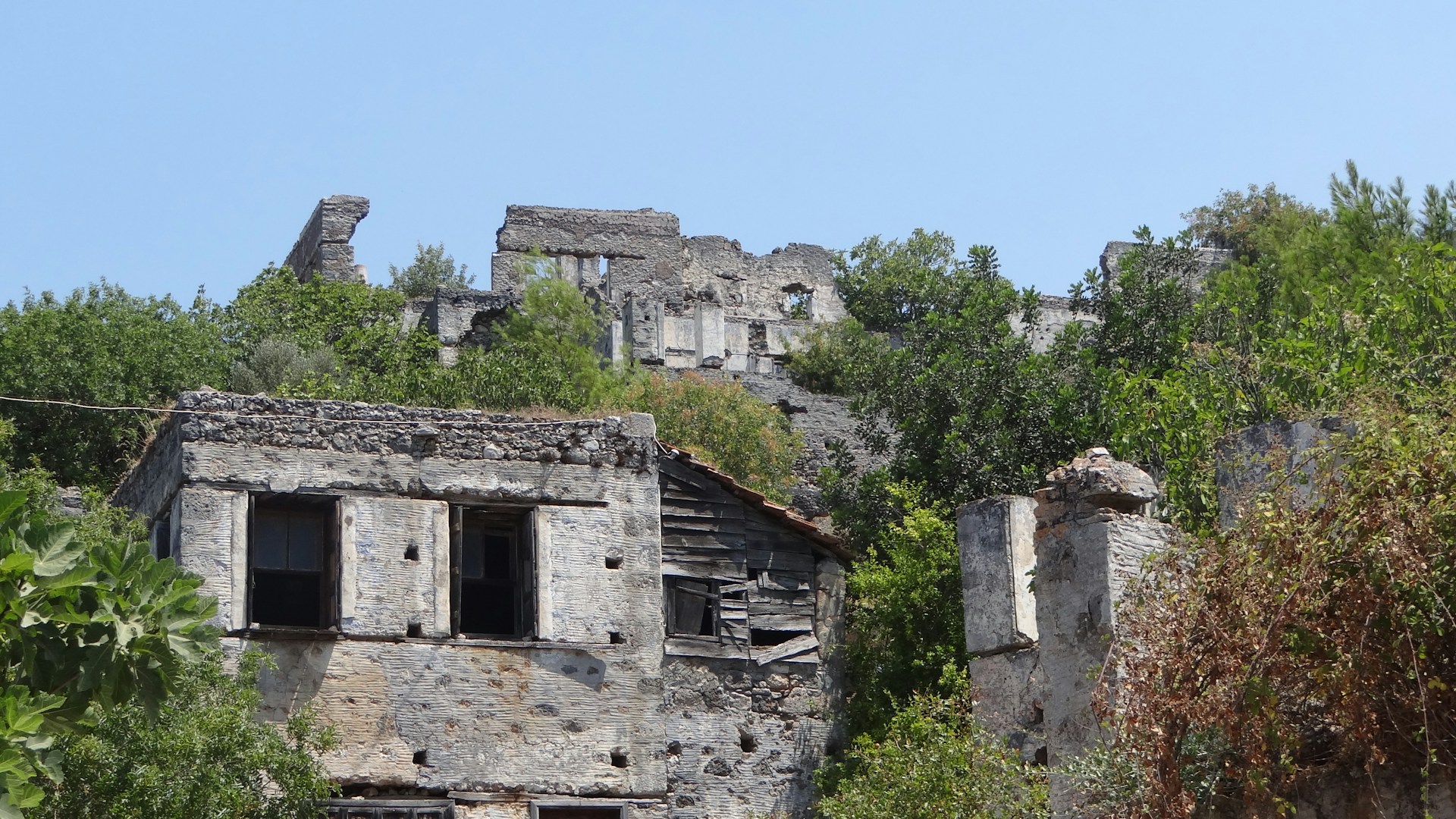 Réparer, reconstruire, après les guerres